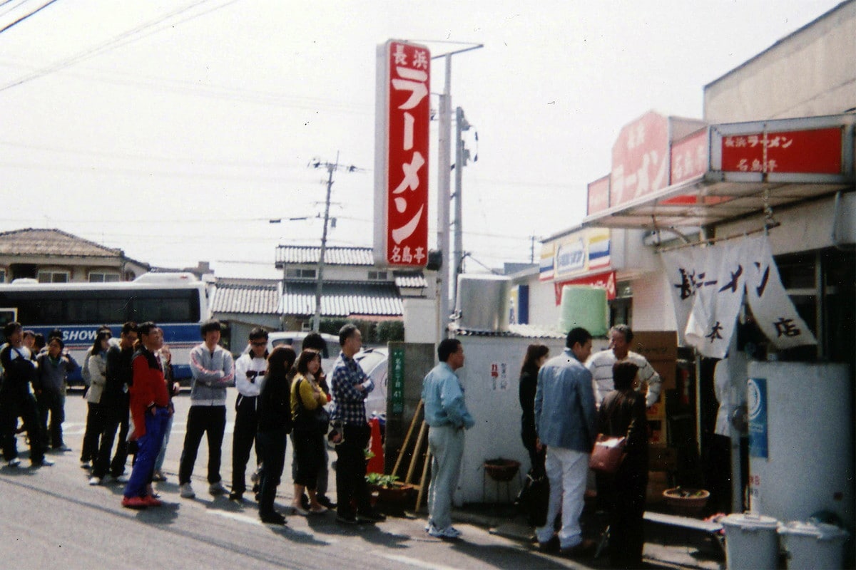 元祖 名島亭 本店の行列（現在は閉店）