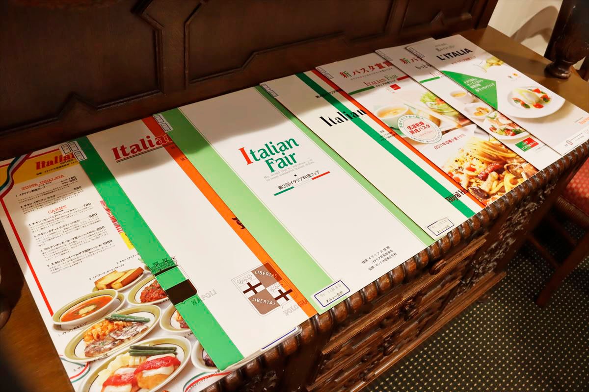 これまで開催した海外フェアの中で、実施回数が最多というイタリア料理。過去のメニューブックもずらり