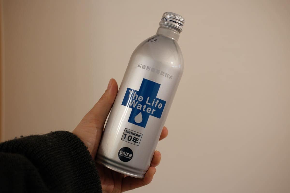 「災害用備蓄飲料水 The Life Water」（税込180円）