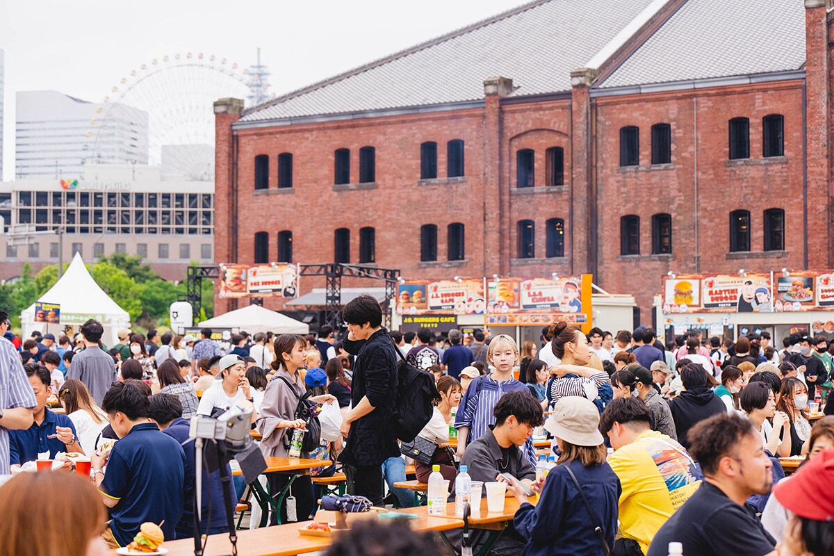 横浜赤レンガ倉庫に全国のグルメバーガーが終結（過去開催時の様子）
