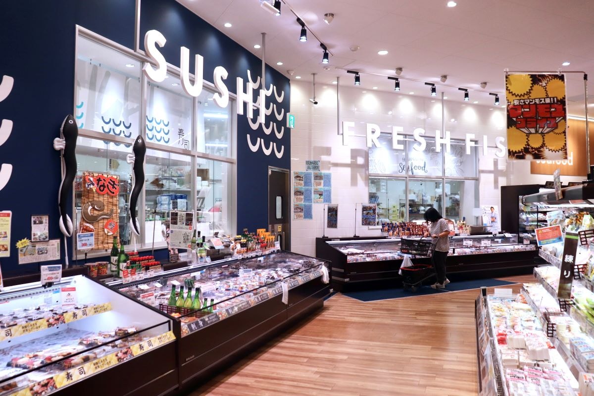 シンプルな鮮魚売り場がセンスよし！