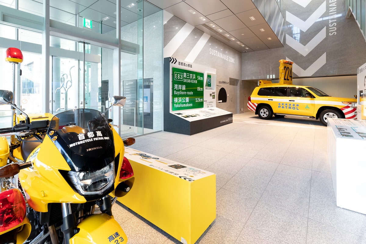 1階「SUSTAINABLE ZONE」では実物の首都高パトロールカーなどが展示（提供画像）
