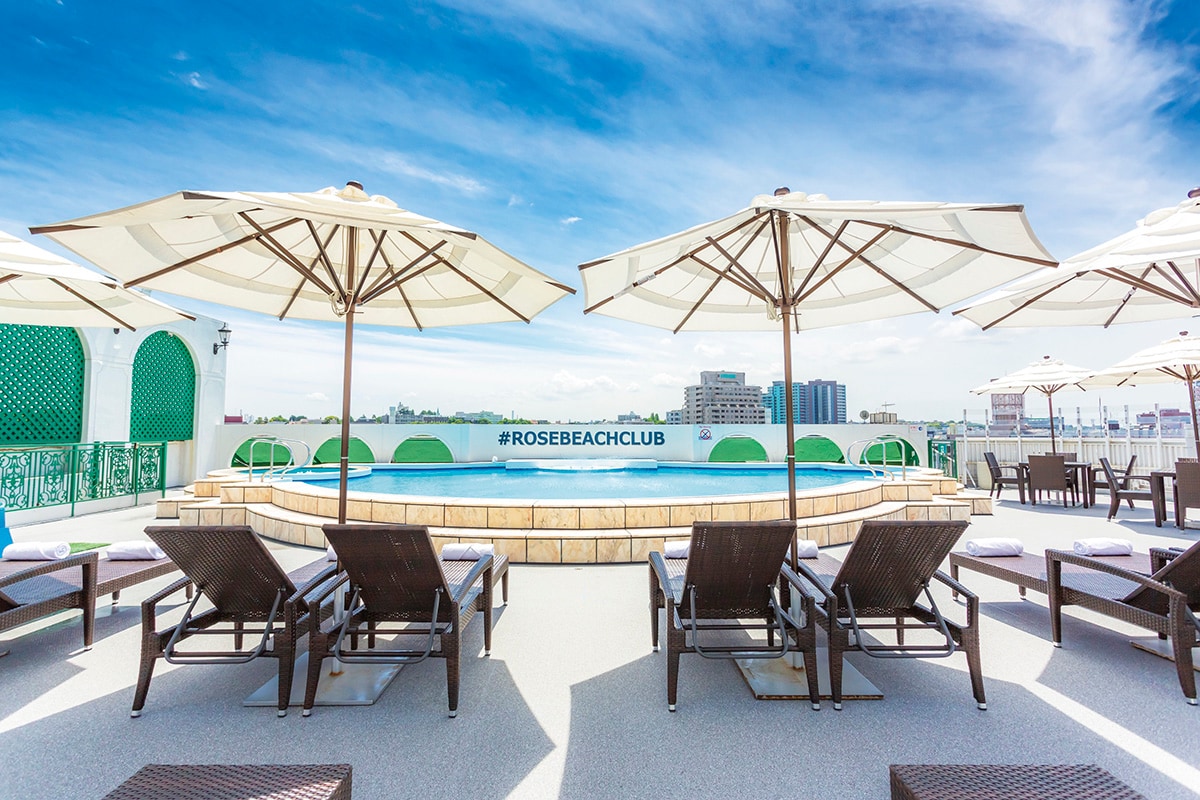 屋上プール「ROSEBEACHCLUB」（提供画像）