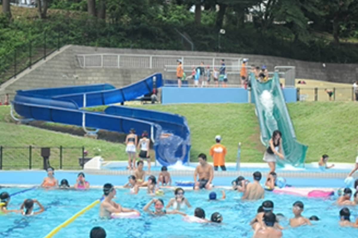 2つのウォータースライダーが楽しい、県立保土ケ谷公園プール（提供画像）