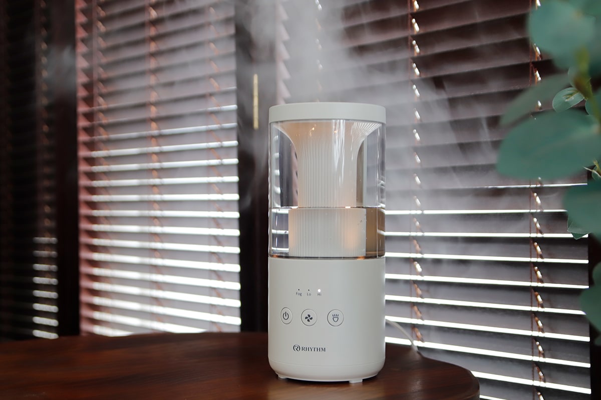 自分がいる場所を加湿できるパーソナル加湿器。乾燥が気になったときに素早く加湿できます）