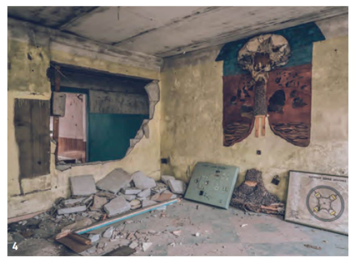 廃墟化した空軍防空部隊の訓練所はソビエト時代がそのまま残されていた。