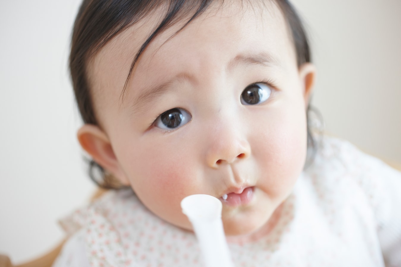 離乳食期赤ちゃんにスプーンを練習させる方法 離乳食 All About