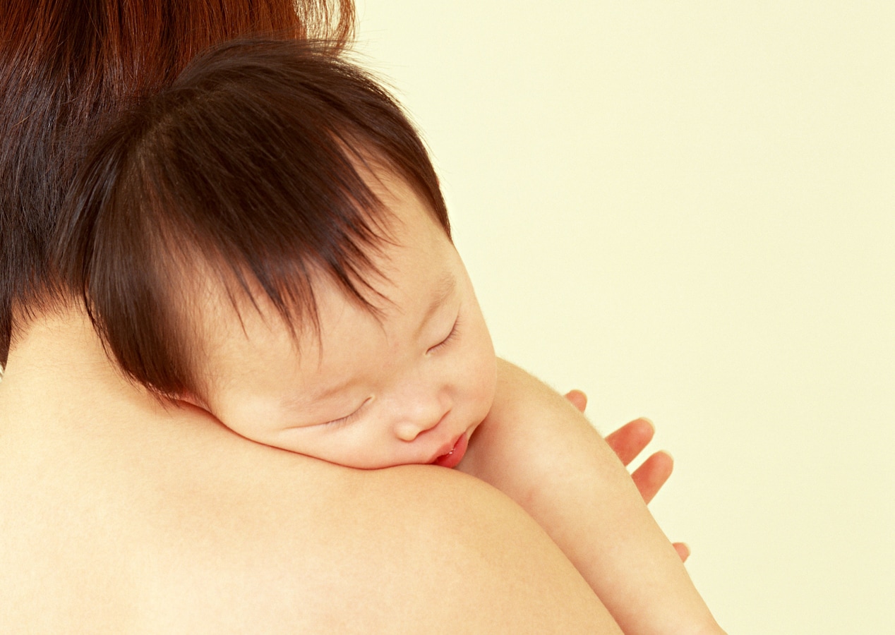 赤ちゃんのゲップの出し方や抱き方コツ 新生児育児 母乳育児 授乳 All About