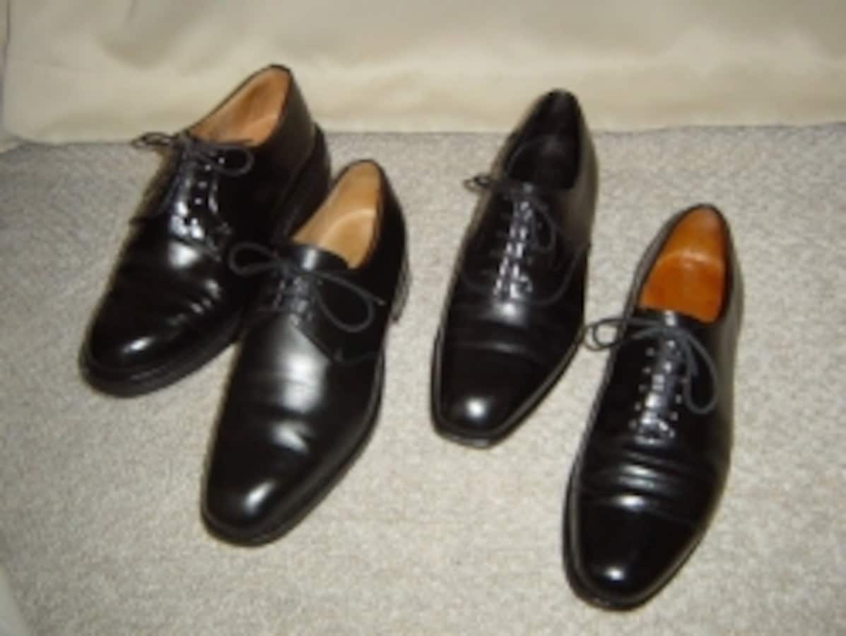 プレーントゥの革靴をビジネスシーンで履くには内羽根？外羽根？ [男の