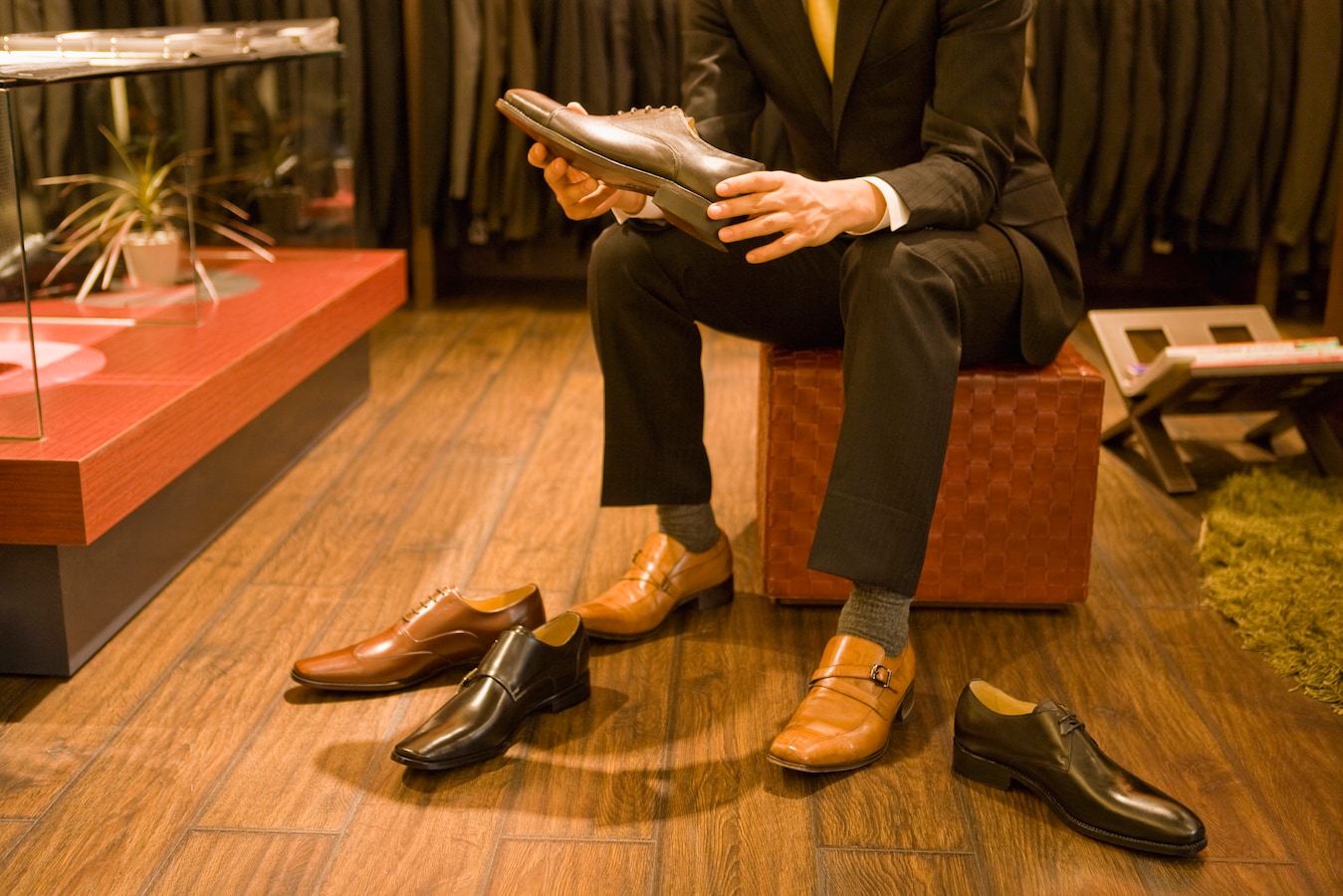 エナメル靴を手入れする パテントレザーの革靴のケア方法とは 男の靴 スニーカー All About