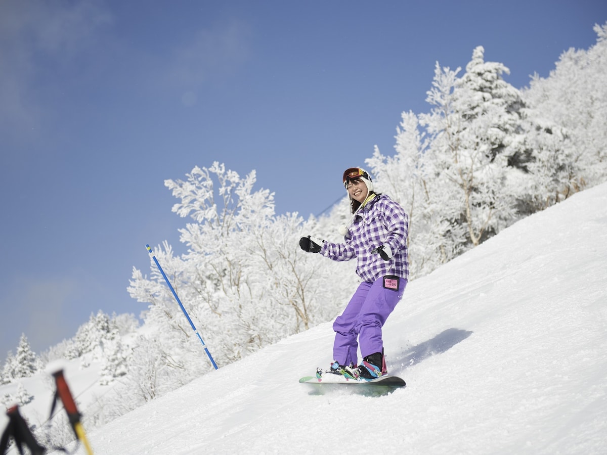 パウダースノーの滑り方 初心者向け新雪を滑走するコツ スノーボード All About