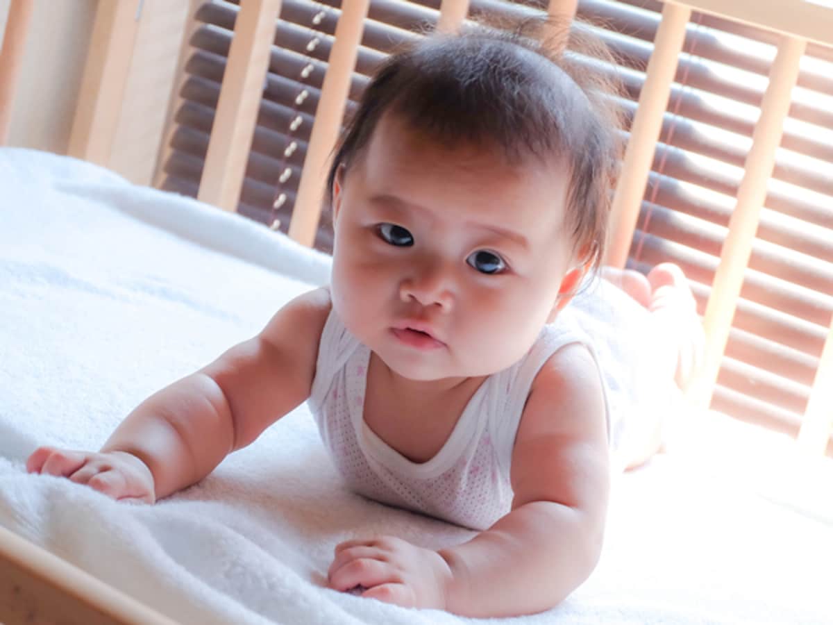生後6ヶ月の赤ちゃんの成長と生活・育児のポイント [乳児育児] All About