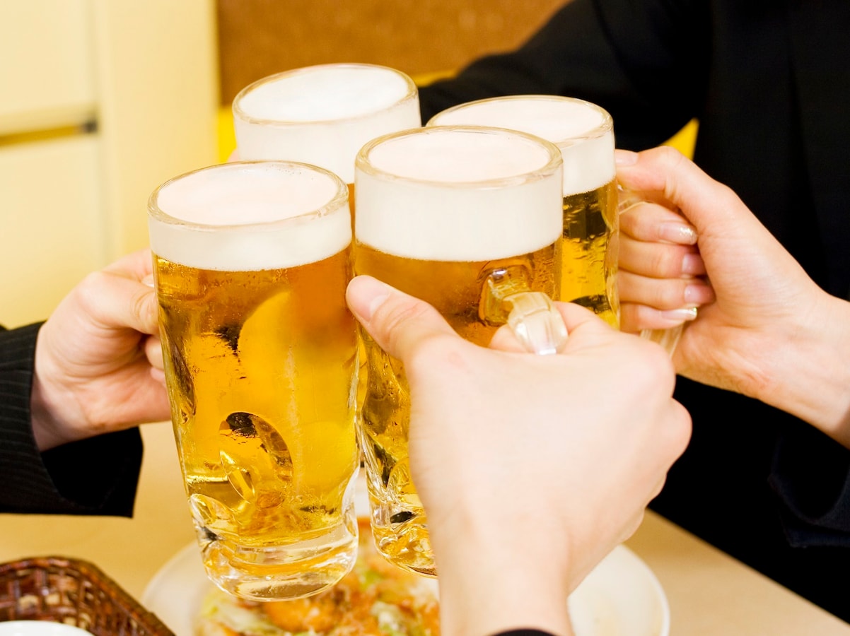 お酒を飲むと咳が出るアルコール誘発喘息の症状 治療法 肺 気道の病気 All About