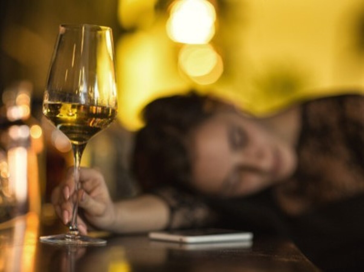 寝酒は少量でもng 睡眠を妨げない飲酒の適量とは 飲酒 アルコール all about