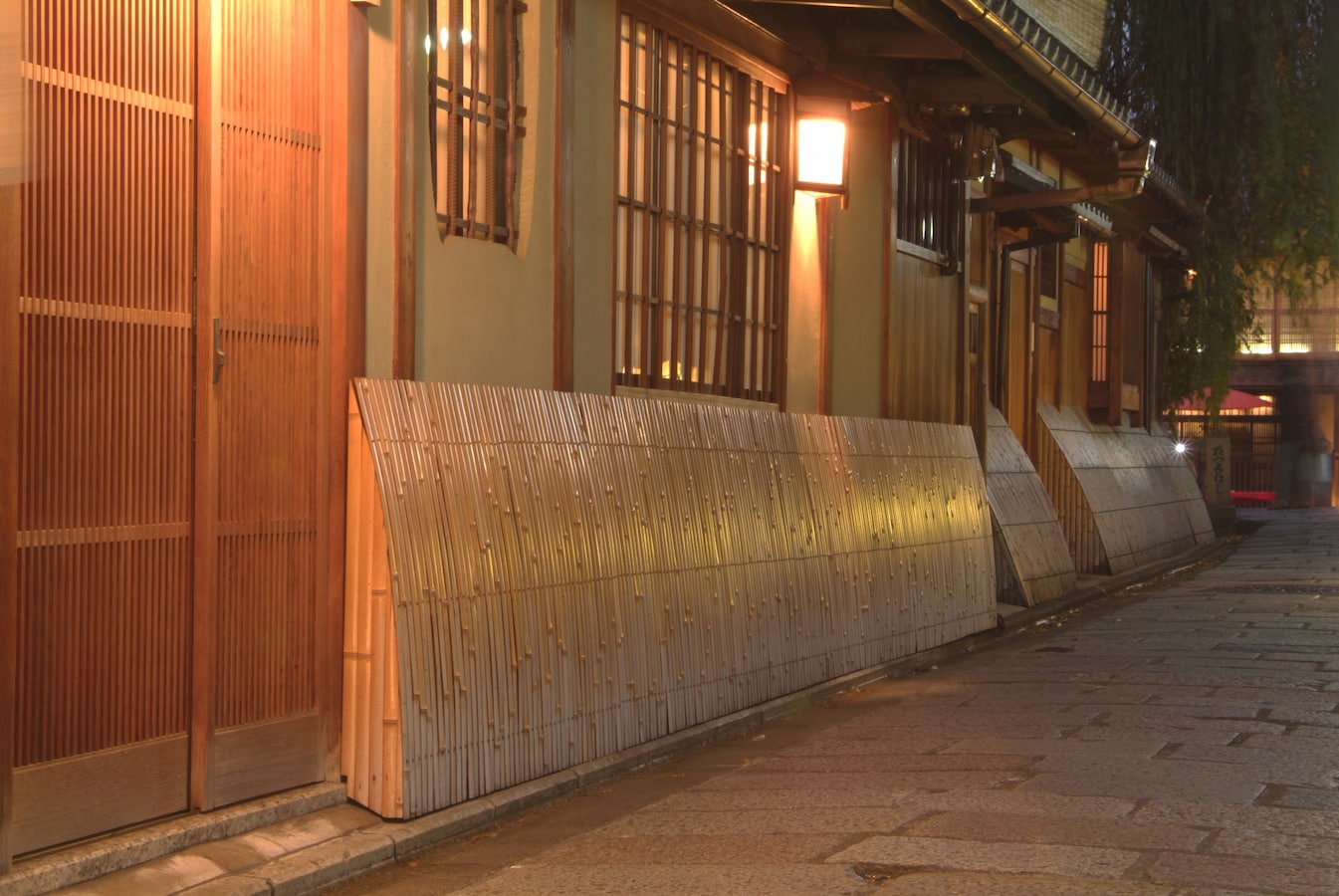 屋外照明でおしゃれな庭に見せるおすすめledライト 照明 Led All About