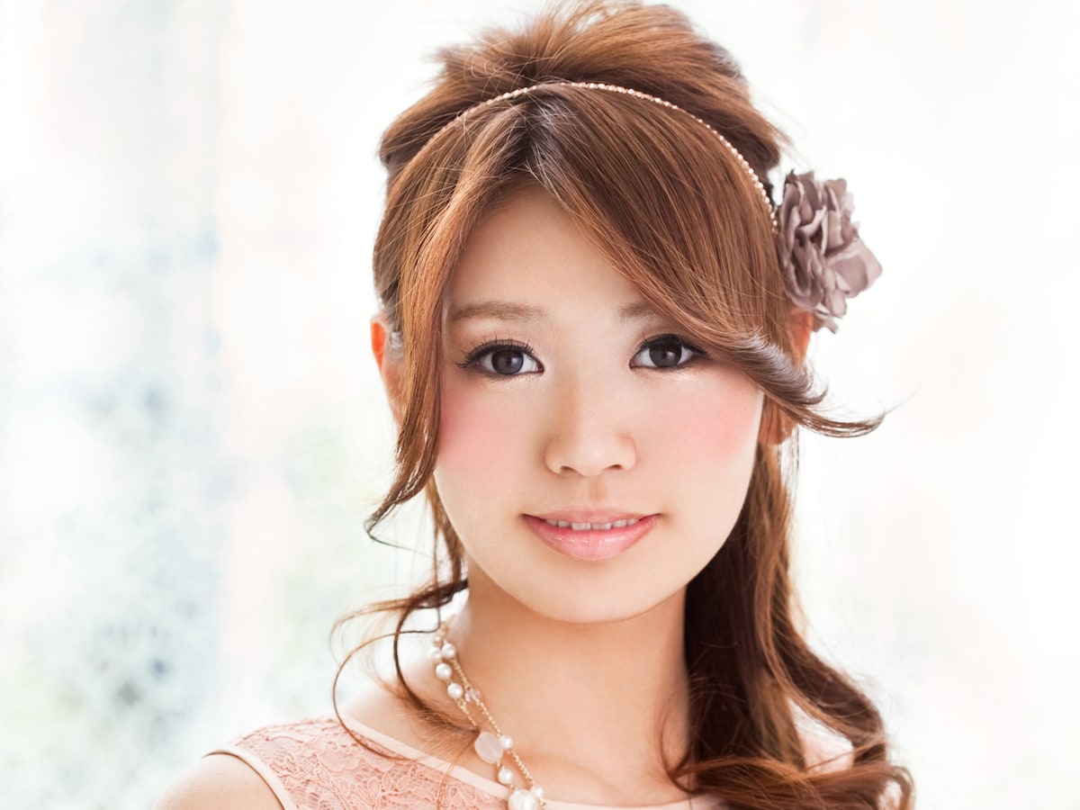 スイートさ満点 主役級のサイドアップヘアアレンジ 結婚式 パーティーヘアアレンジ All About