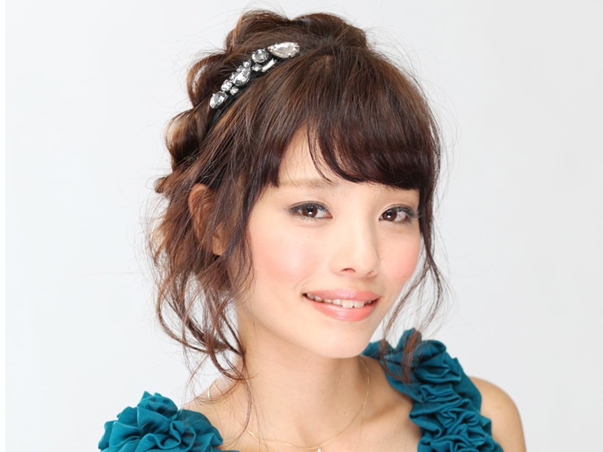 ロングヘア ふわくしゅツイストシニヨンアレンジ 結婚式 パーティーヘアアレンジ All About