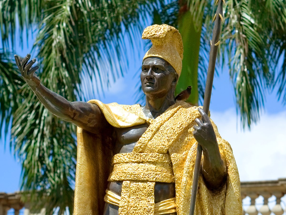 ハワイ王国建国の王 カメハメハ大王像 ホノルル ホノルル All About