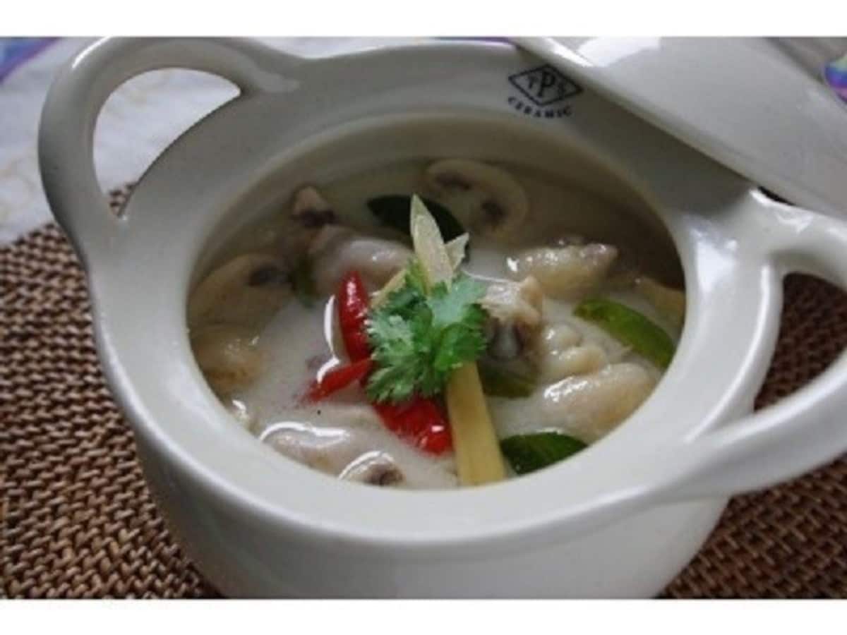 鶏肉のココナッツミルクスープのレシピ さわやかな酸味が心地よい 毎日のタイ料理 All About 鶏肉のココナッツミルクスープのレシピ さわやかな酸味が心地よい 毎日のタイ料理 All About