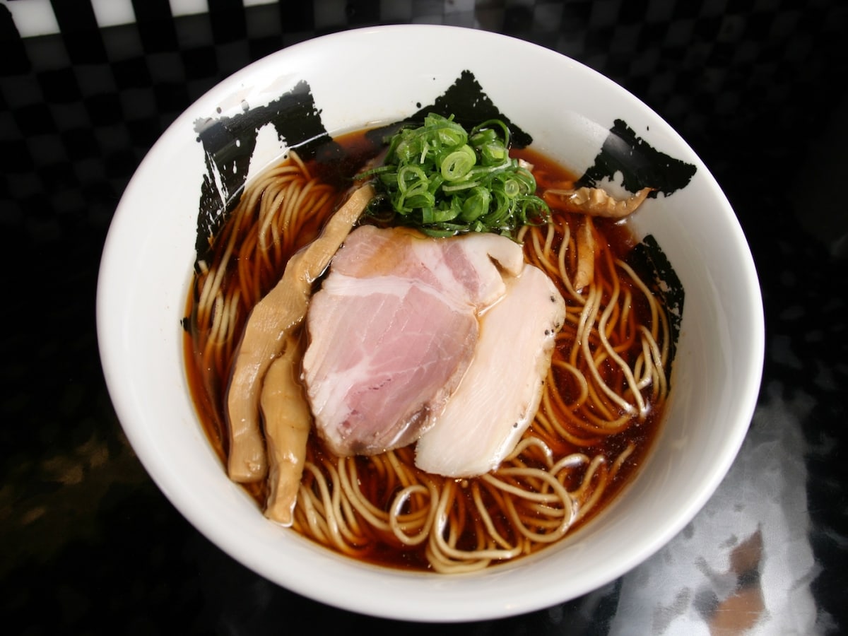 芳醇淡麗系は「凌駕」別ブランド『666』(駒沢大学) [ラーメン
