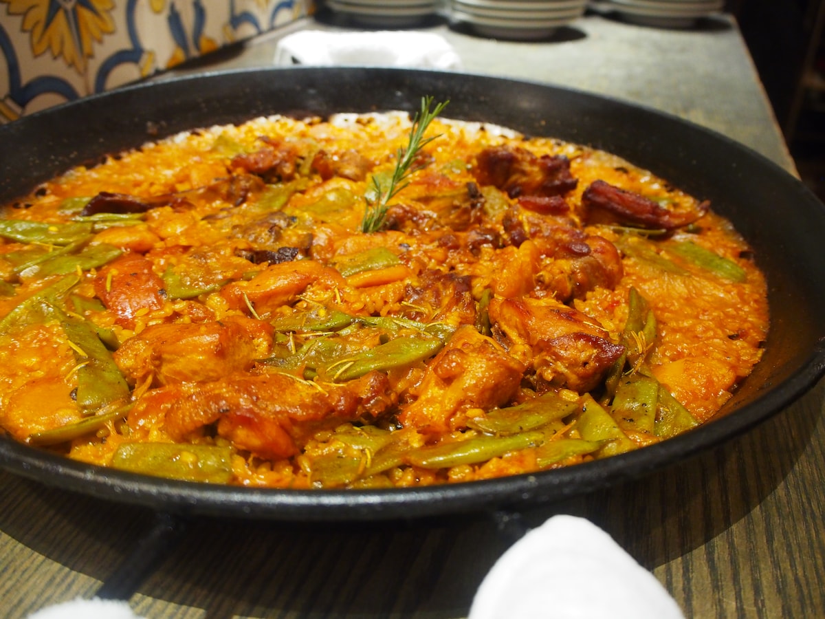 豊洲の港町バルで 日本一のパエリアを堪能 スペイン料理 All About