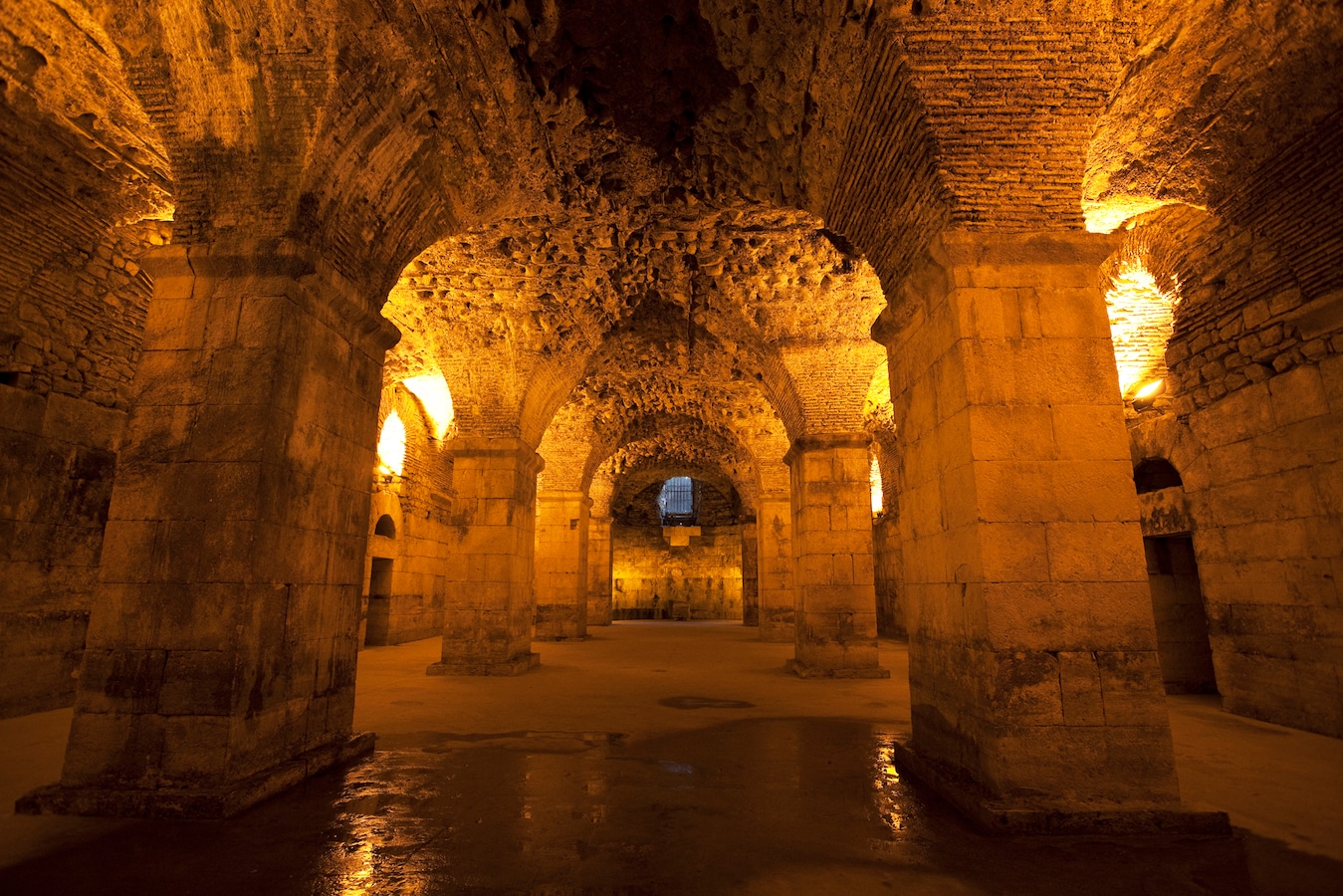 古代ローマ遺跡 ディオクレティアヌス宮殿地下の秘密 クロアチア All About