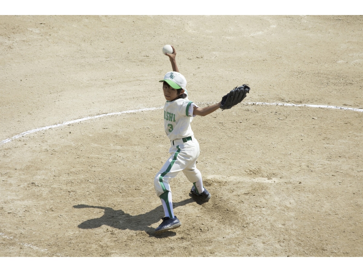 ソフトボール ソフトボールの投げ方各種！ピッチャーのウィンドミル投法など [ソフトボール] All About