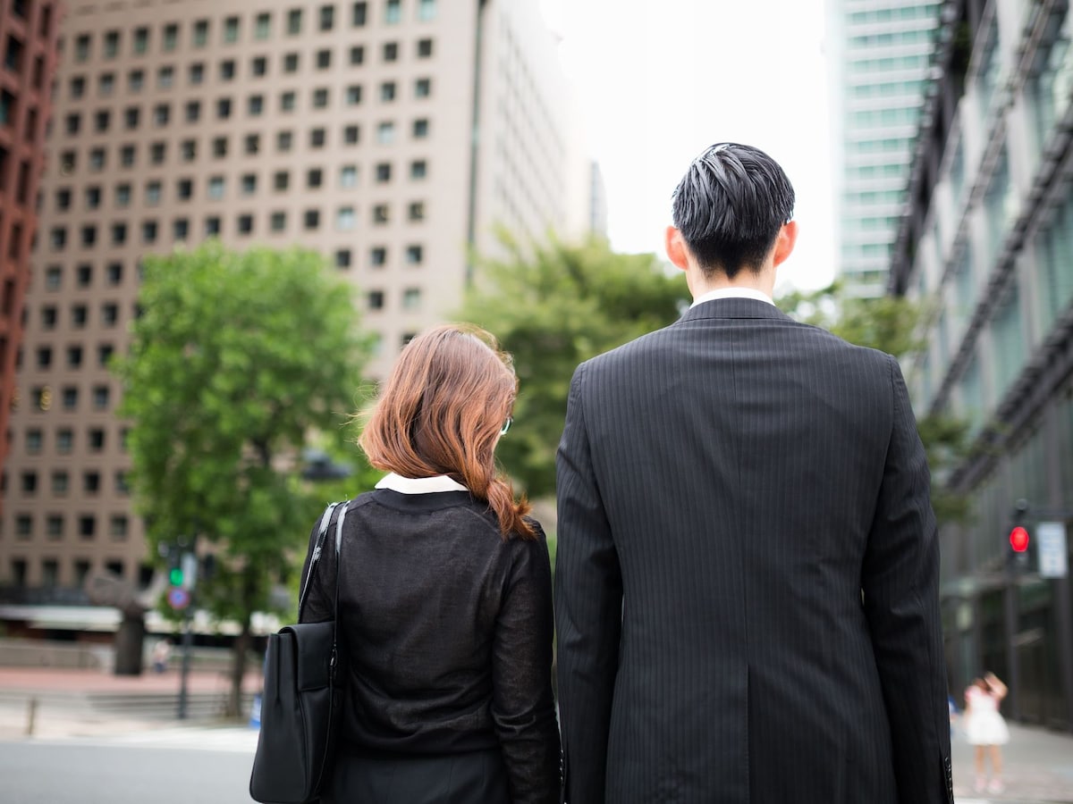 社内恋愛がうまくいく人の3つの特徴 いかない人との違いは 片瀬萩乃の恋愛コラム All About