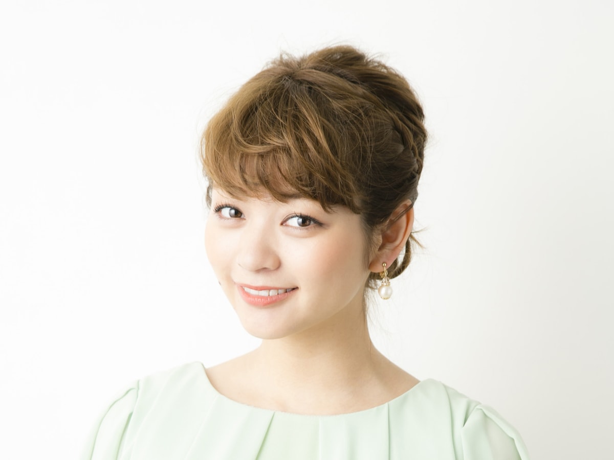 自分で簡単 大人っぽいシニヨン風アップヘアスタイル 結婚式 パーティーヘアアレンジ All About