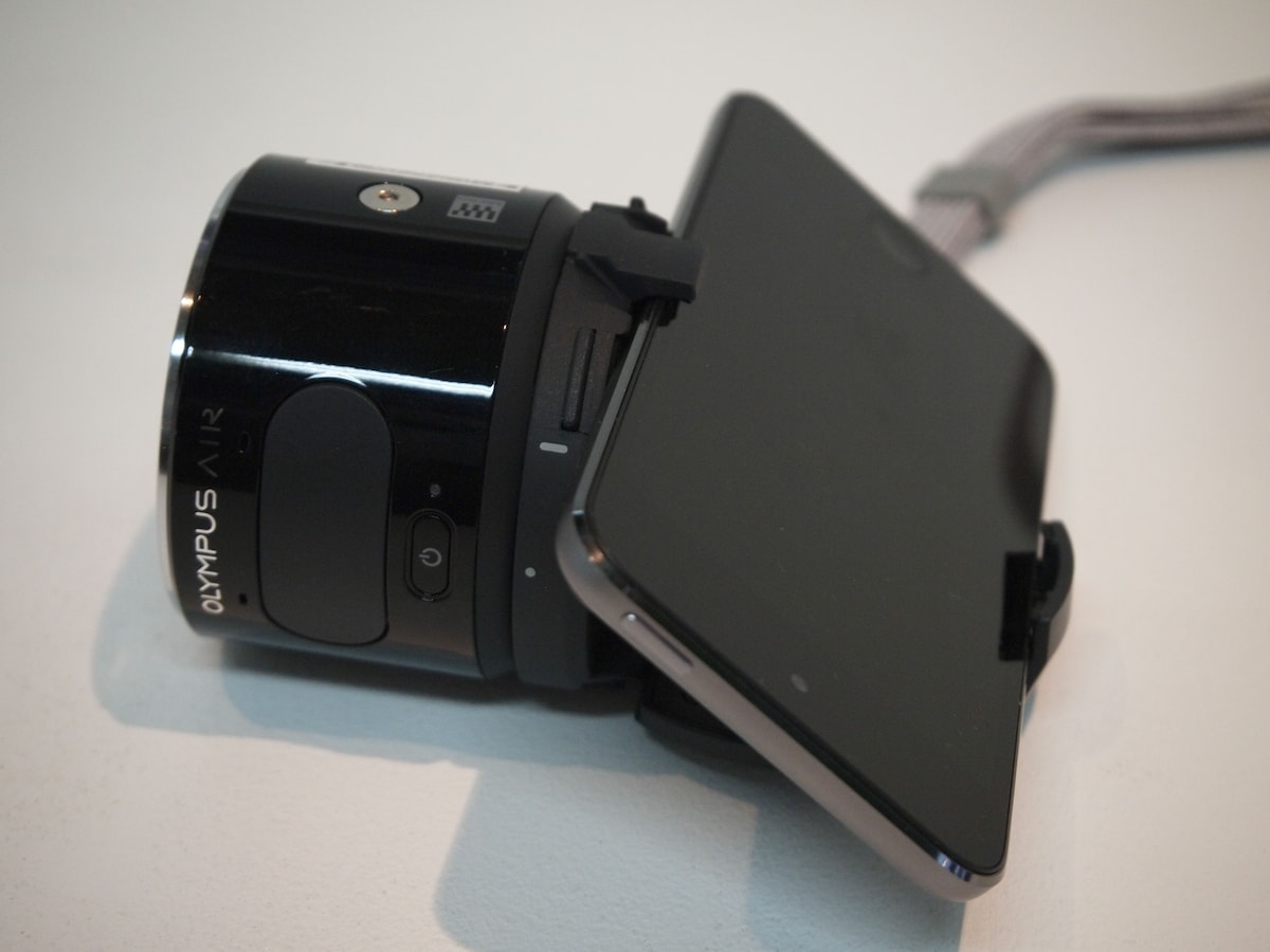 スマホ操作のレンズ交換式カメラ OLYMPUS「AIR A01」 [デジタルカメラ