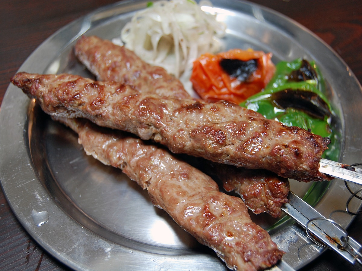 アダナケバブのレシピ ラムのひき肉を使ったトルコの串焼き 世界のおうちご飯 All About