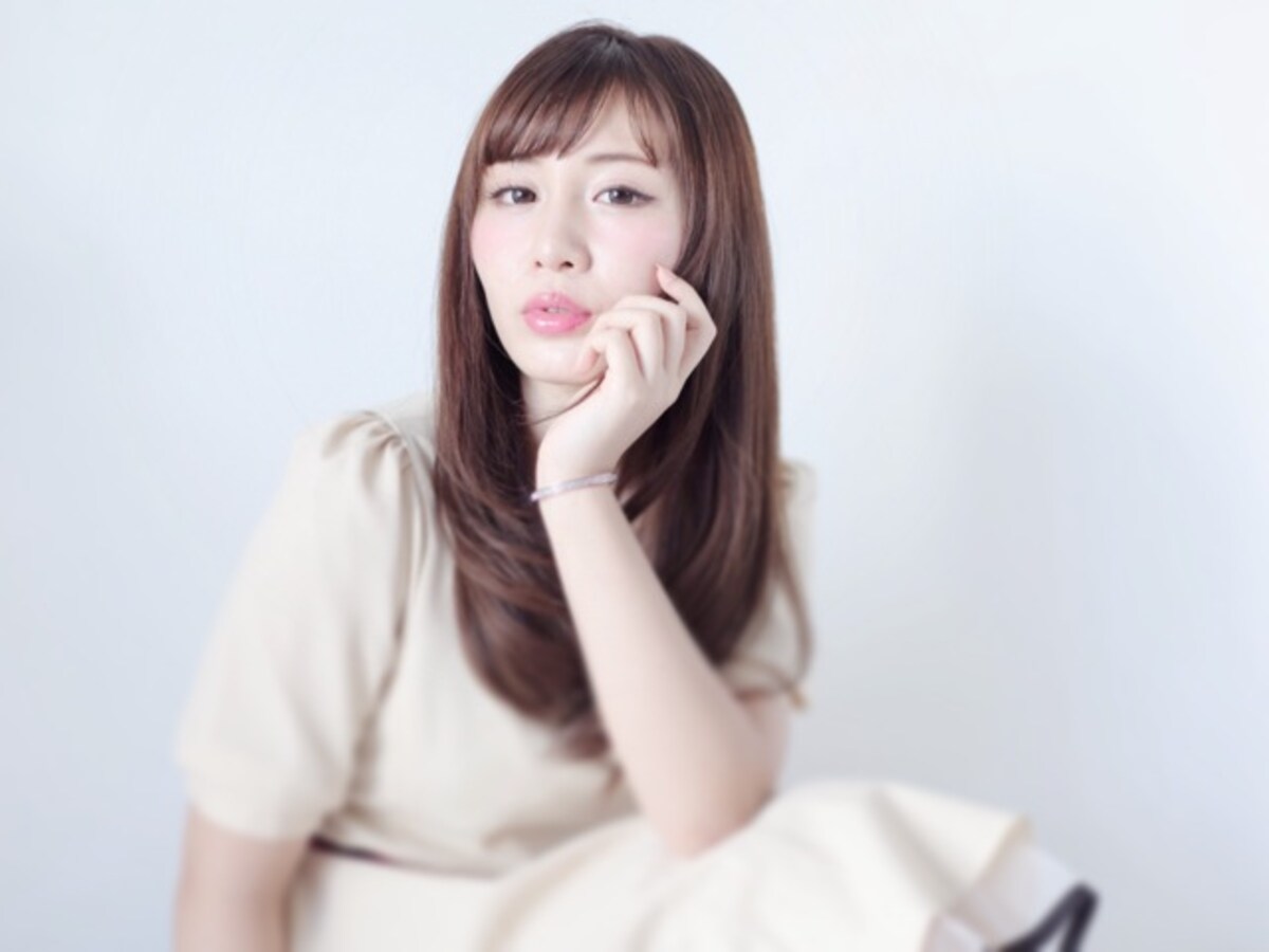 大人可愛い清楚系ナチュラルストレートロング ヘアスタイル 髪型 All About 大人可愛い清楚系ナチュラルストレートロング ヘアスタイル 髪型 All About