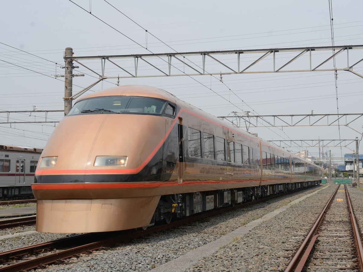 金色塗装の東武特急 日光詣スペーシア 鉄道 All About