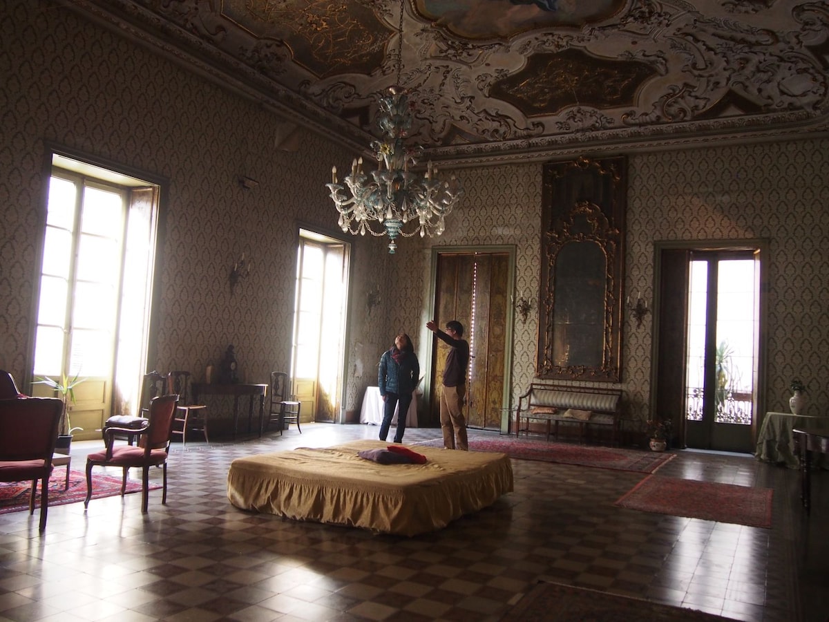 パレルモ旧市街の プライベートな貴族の館 を訪問 イタリア All About