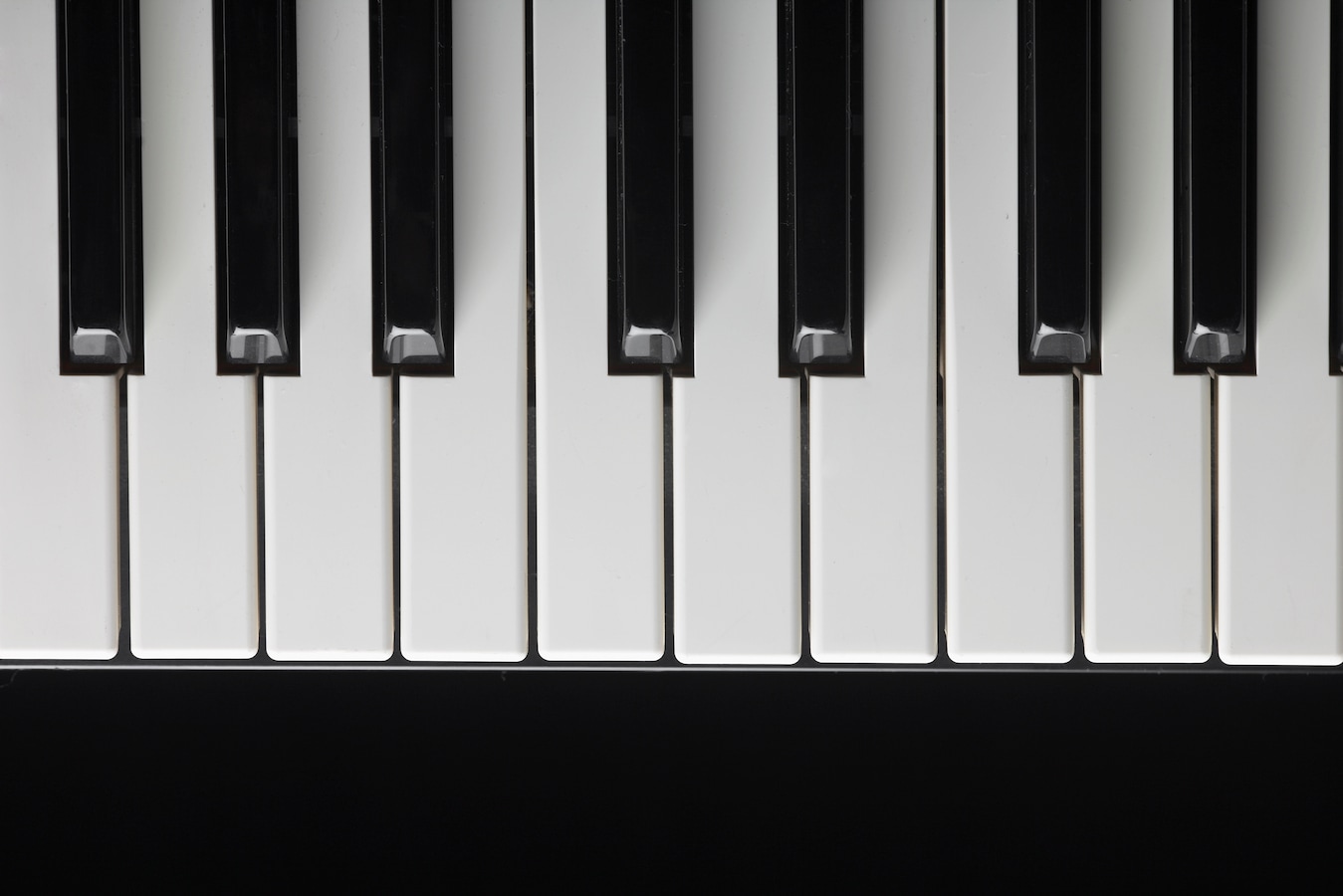 ピアノ の 鍵盤 は なぜ 白黒