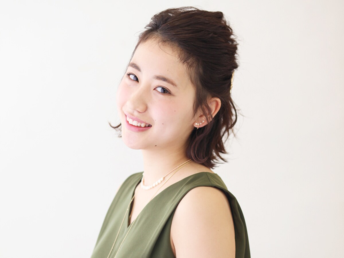 ミディアムヘア 抜け感たっぷりの上級ハーフアップ 結婚式 パーティーヘアアレンジ All About ミディアムヘア 抜け感たっぷりの上級ハーフアップ 結婚式 パーティーヘアアレンジ All About