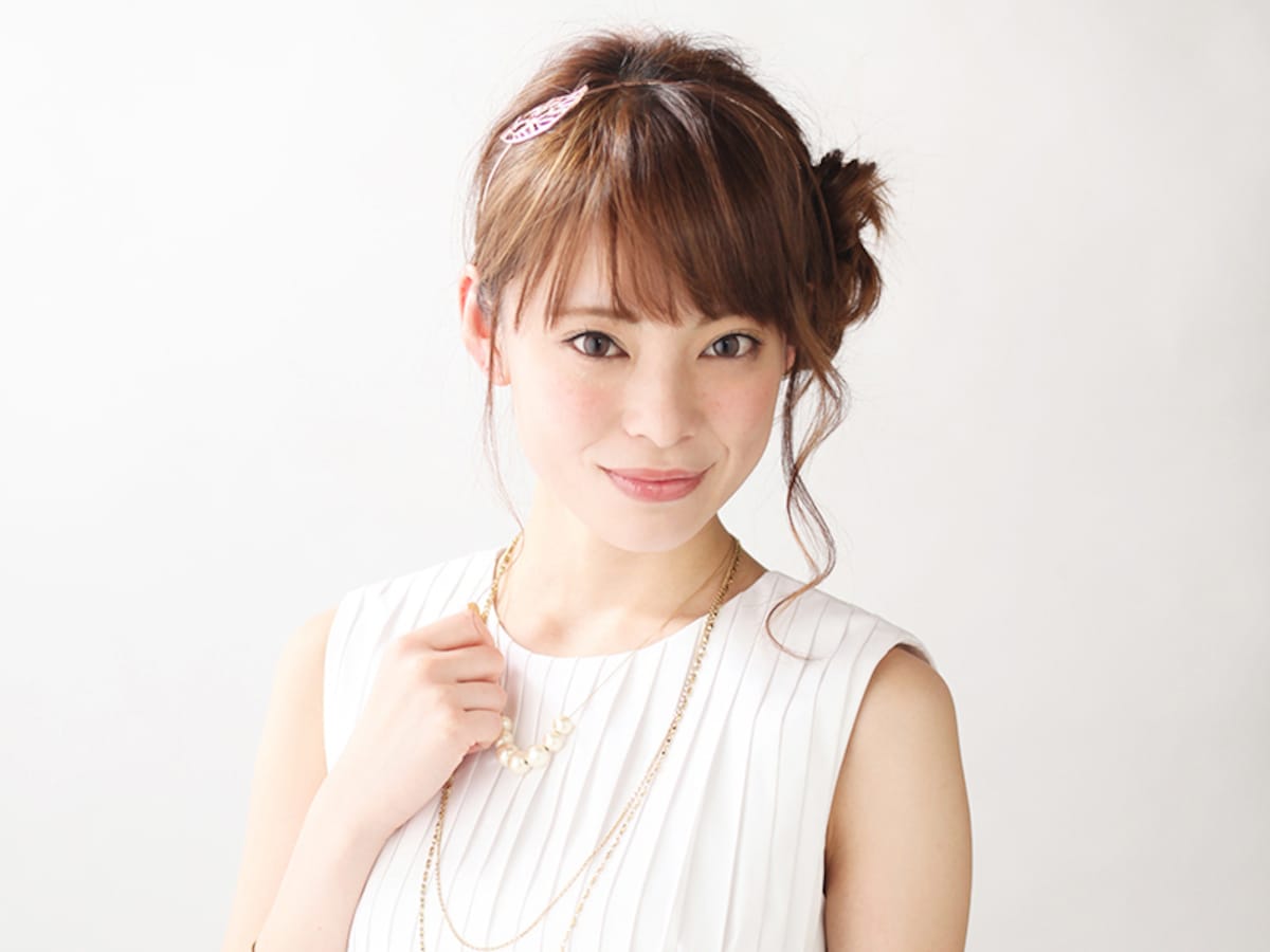 伸ばしかけでも簡単 アシンメトリーなサイドアップ ヘアアレンジ All About