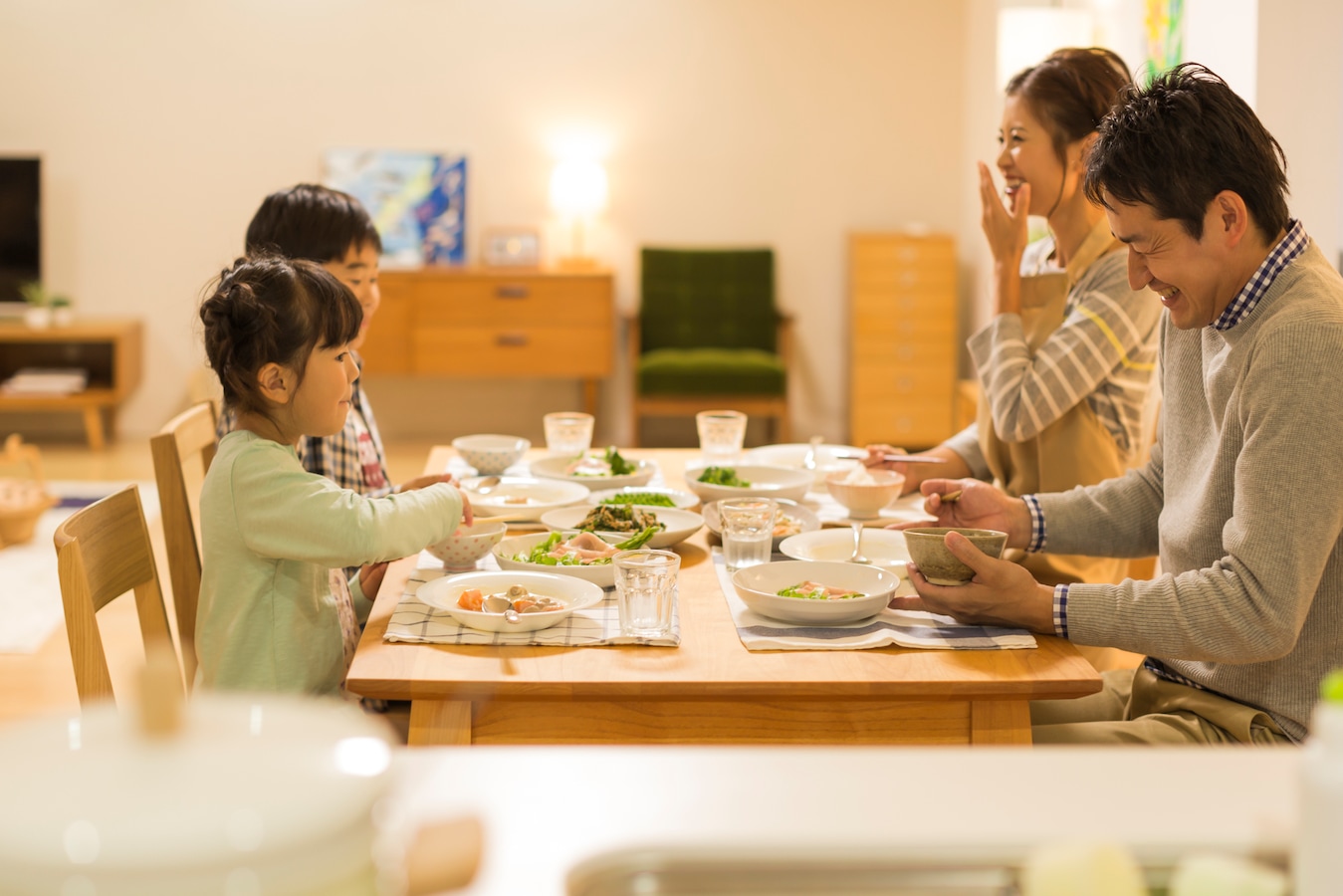 家族揃って食事すべき理由と工夫する方法！賢い子供を育てるコツ