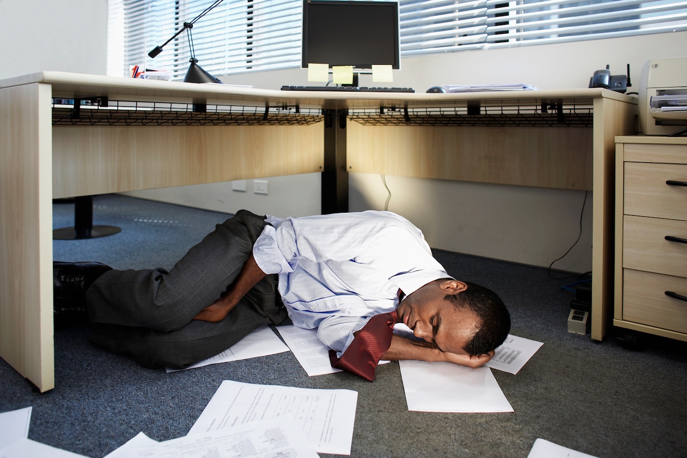 夏バテ予防にデスクで昼寝 医師が薦める3つの昼寝枕 睡眠 All About 夏バテ予防にデスクで昼寝 医師が薦める3つの昼寝枕 睡眠 All About