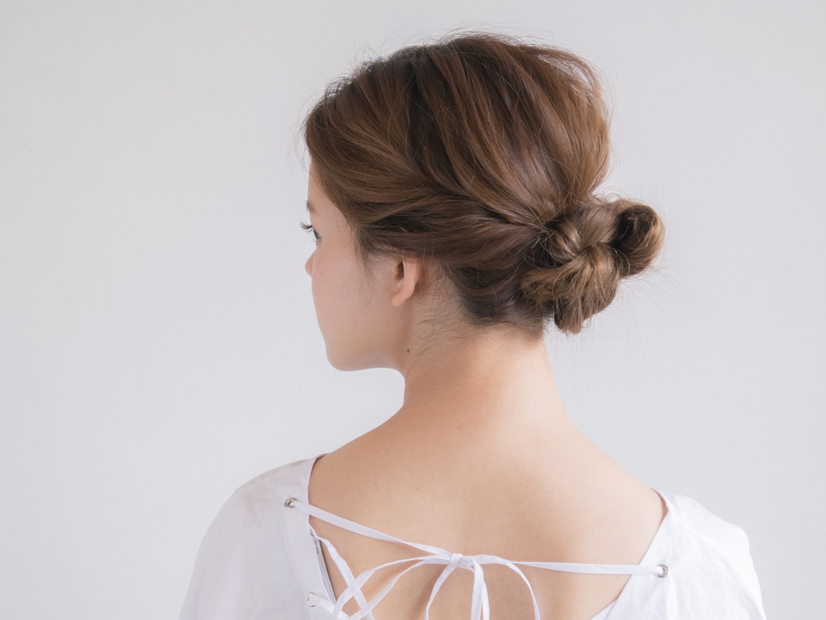 雨の日は巻かないヘアアレンジで乗り切る アイロン不要のまとめ髪 ヘアアレンジ All About
