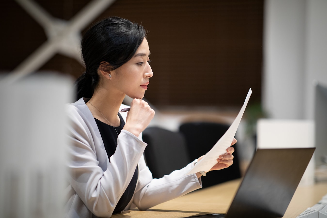 庶務と総務は同じ？仕事内容と定義を解説 [総務・人事] All About