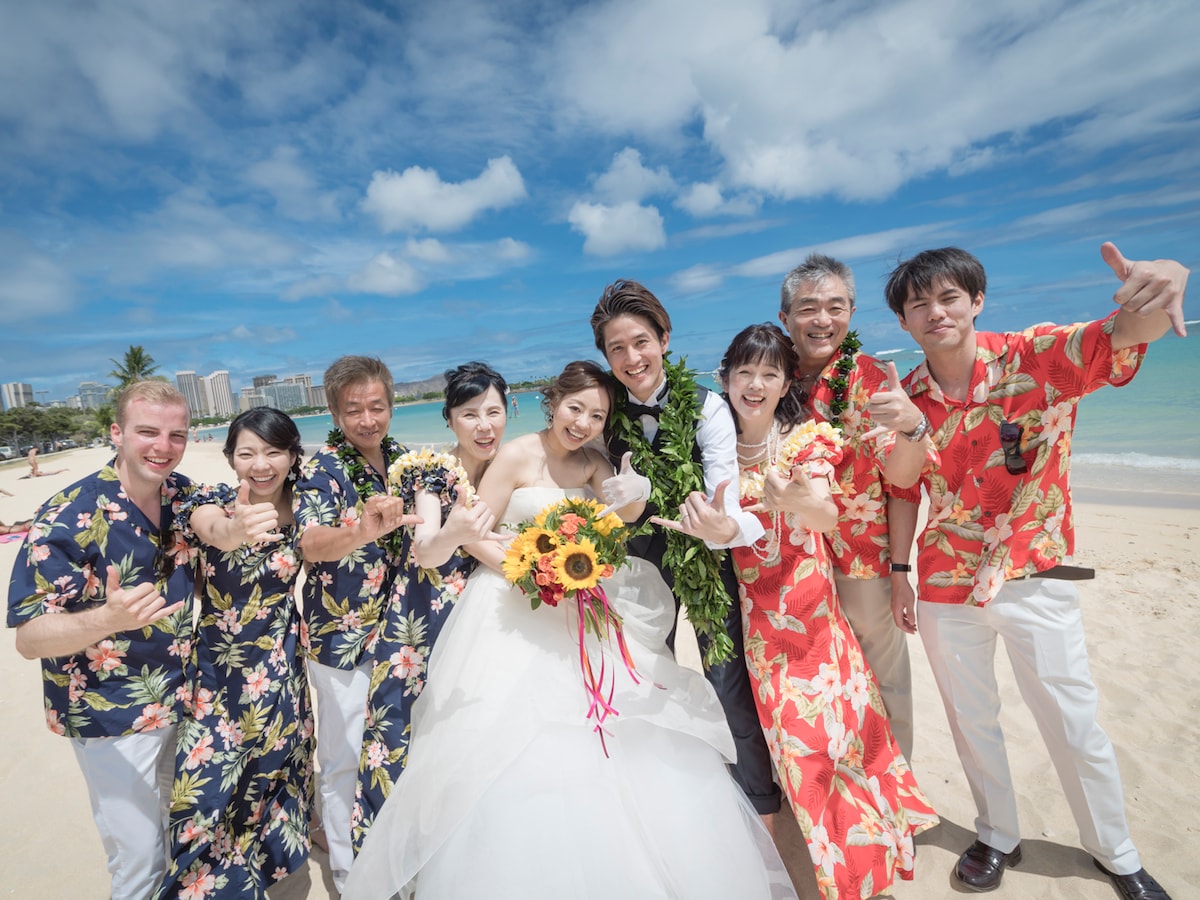 ハワイでの結婚式の服装はアロハシャツ 挙式におけるドレスマナー 海外ウエディング ハネムーン All About