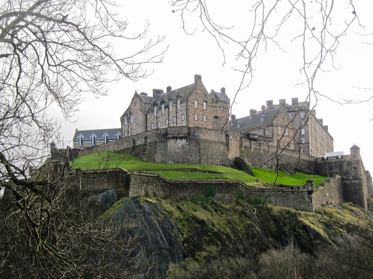 エディンバラ：イギリスが誇る歴史・文芸・幽霊の町 [世界遺産] All About