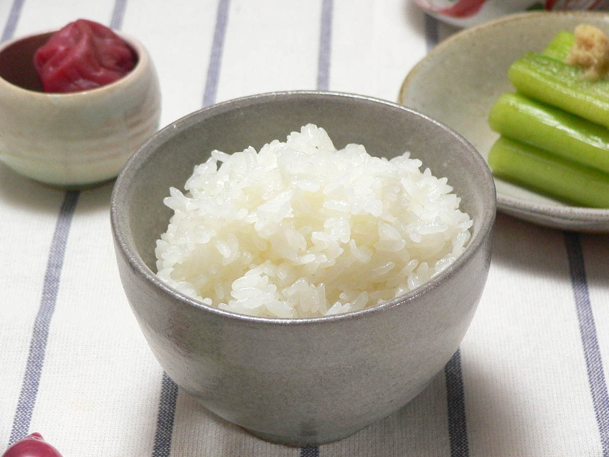 美味しいご飯の炊き方 氷を乗せて炊飯器で炊くレシピ 毎日のお助けレシピ All About 美味しいご飯の炊き方 氷を乗せて炊飯器で炊くレシピ 毎日のお助けレシピ All About