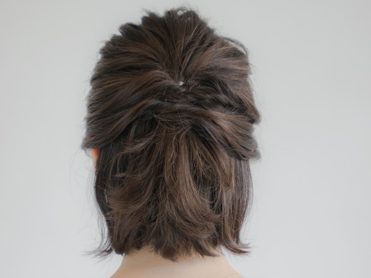 アメピンを使ったボブヘアアレンジ こなれハーフアップのやり方 ヘアアレンジ All About アメピンを使ったボブヘアアレンジ こなれハーフアップのやり方 ヘアアレンジ All About