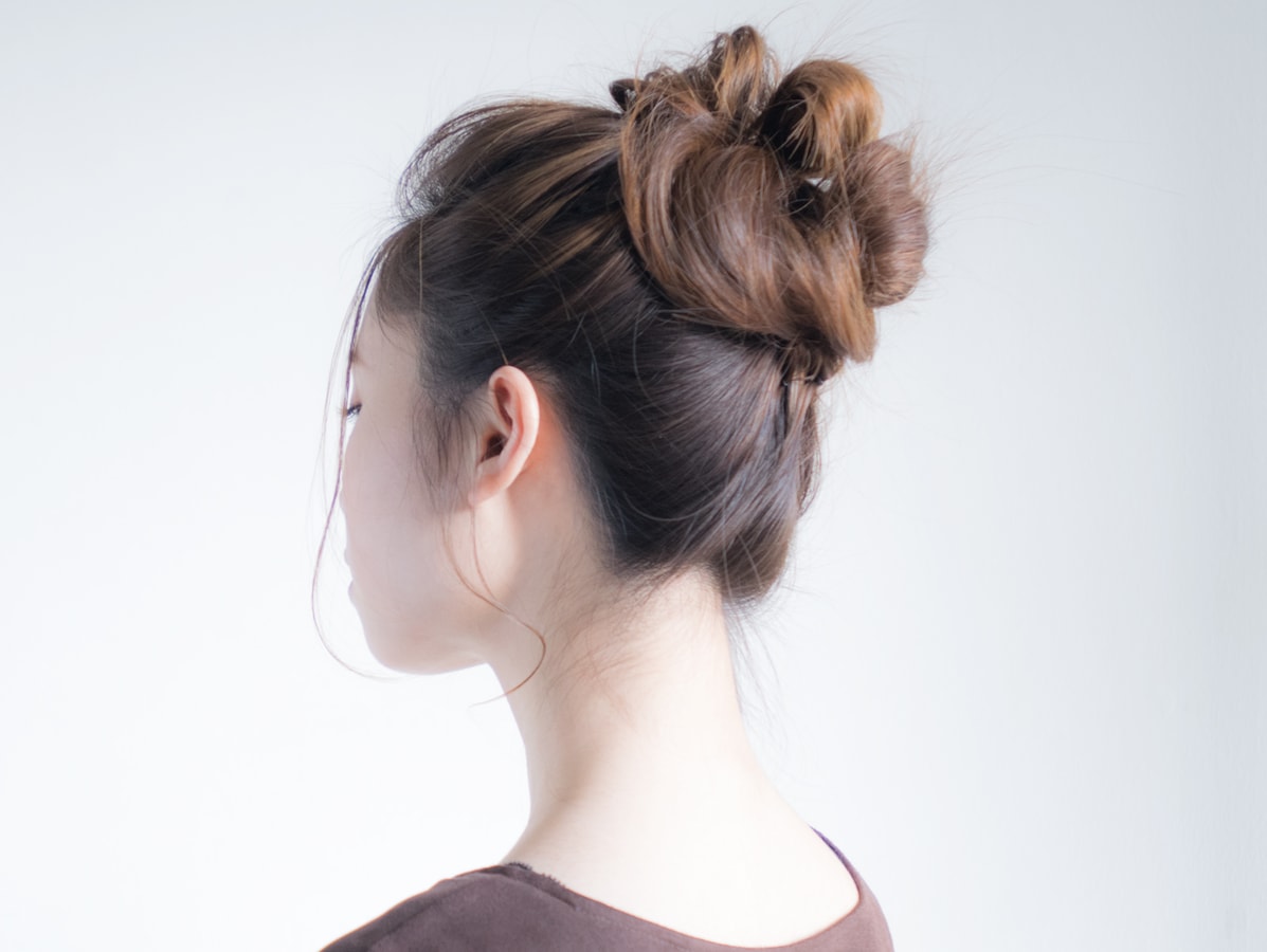 お団子ヘアにボリュームを出す方法 ヘアアレンジ All About