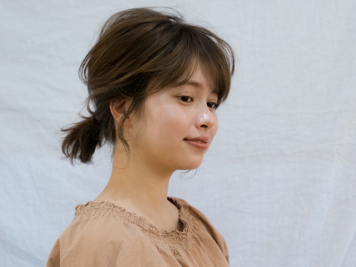 丸顔に似合うヘアアレンジは 大人な髪型を紹介 ヘアアレンジ All About