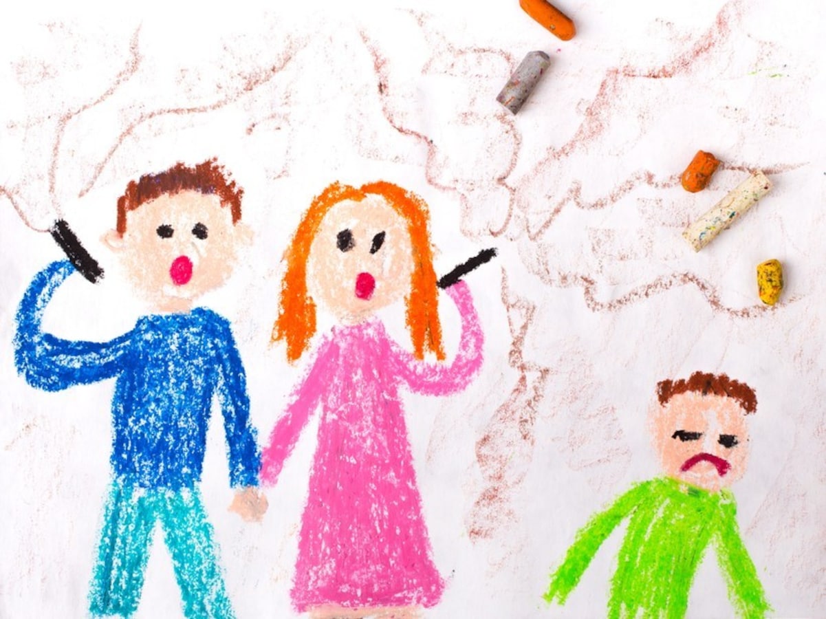 子どもの前でタバコ……親が喫煙する家の子どもが抱えるリスクとは [子育て] All About