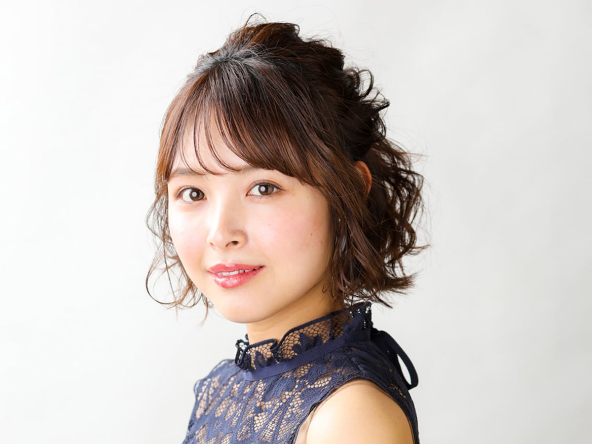 ボブのハーフアップ ねじるだけの簡単こなれヘア 結婚式 パーティーヘアアレンジ All About ボブのハーフアップ ねじるだけの簡単こなれヘア 結婚式 パーティーヘアアレンジ All About