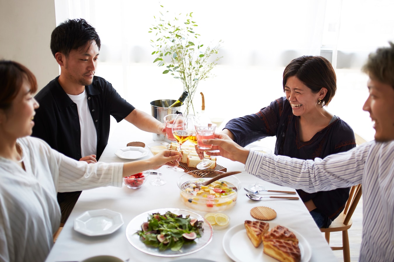 付き合うと金運アップする友達と金運を下げる友達の違いって 預金 貯金 All About 付き合うと金運アップする友達と金運を下げる友達の違いって 預金 貯金 All About